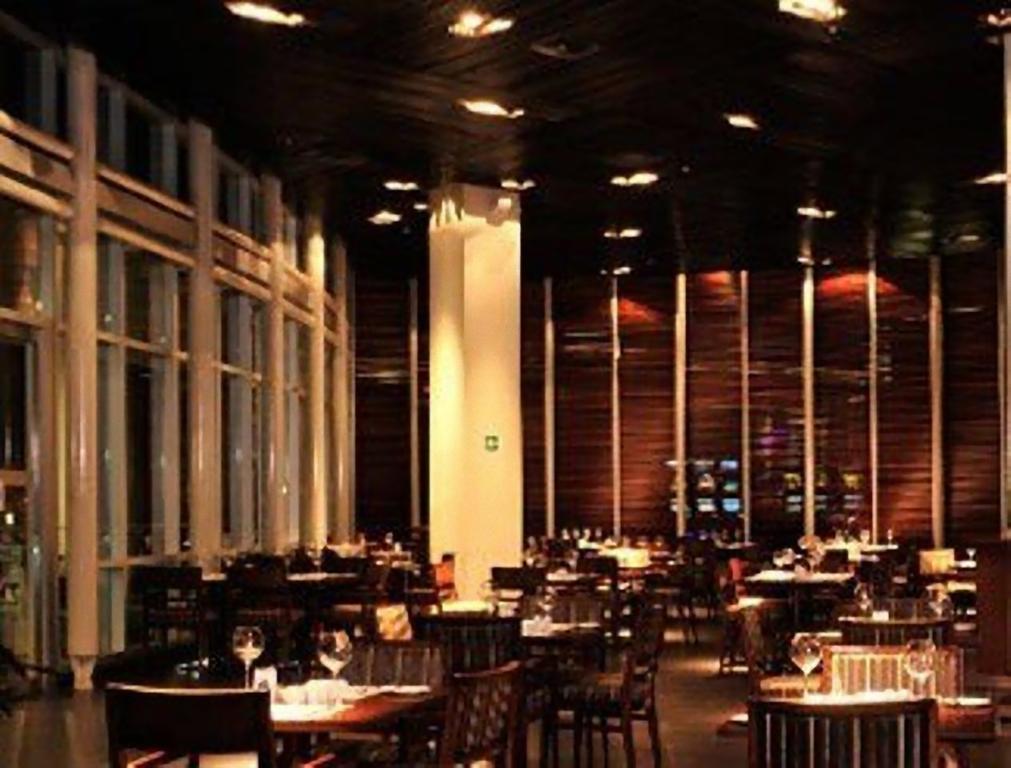 Hotel Dreams Valdivia Exteriör bild Restaurant